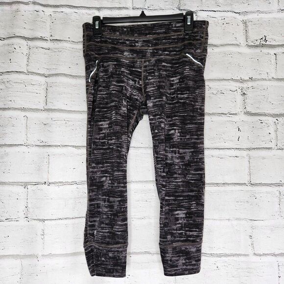 Athleta Pants - Athleta Women's Paint Bucket Relay Capri Leggings Style 138202 Size Medium